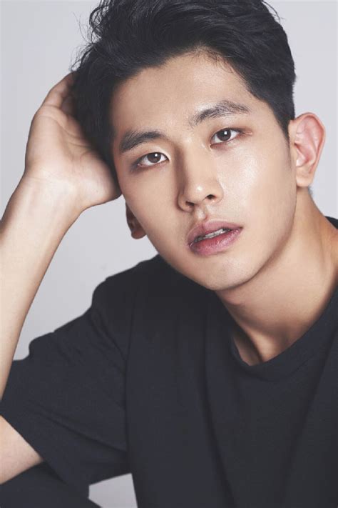 ji yoon ho.